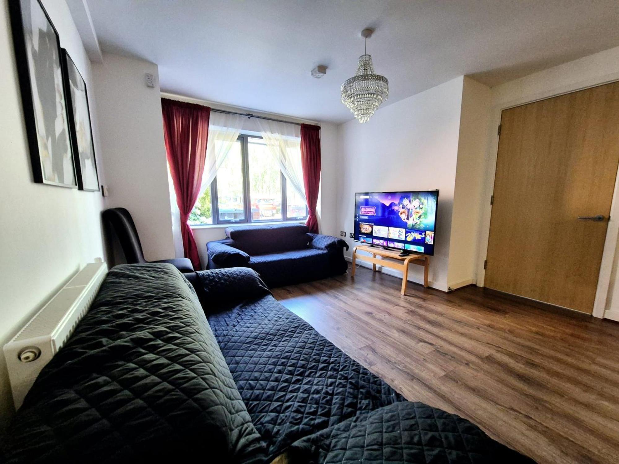 Explore London: 2 Bedroom House In Wood Green Exterior foto